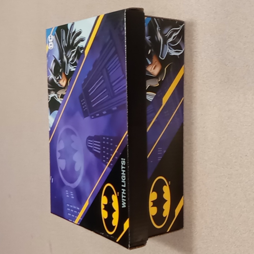 DC Comics Batman Sneakers with Lights new with tags size 7 - Picture 4 of 6
